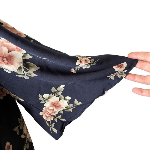 Torrid Floral print lace inset cold shoulder top 1 1x - Picture 6 of 12